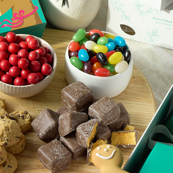 Luxury Christmas Gourmet Gift Hamper | Gift Baskets | Gifts for Friends ...